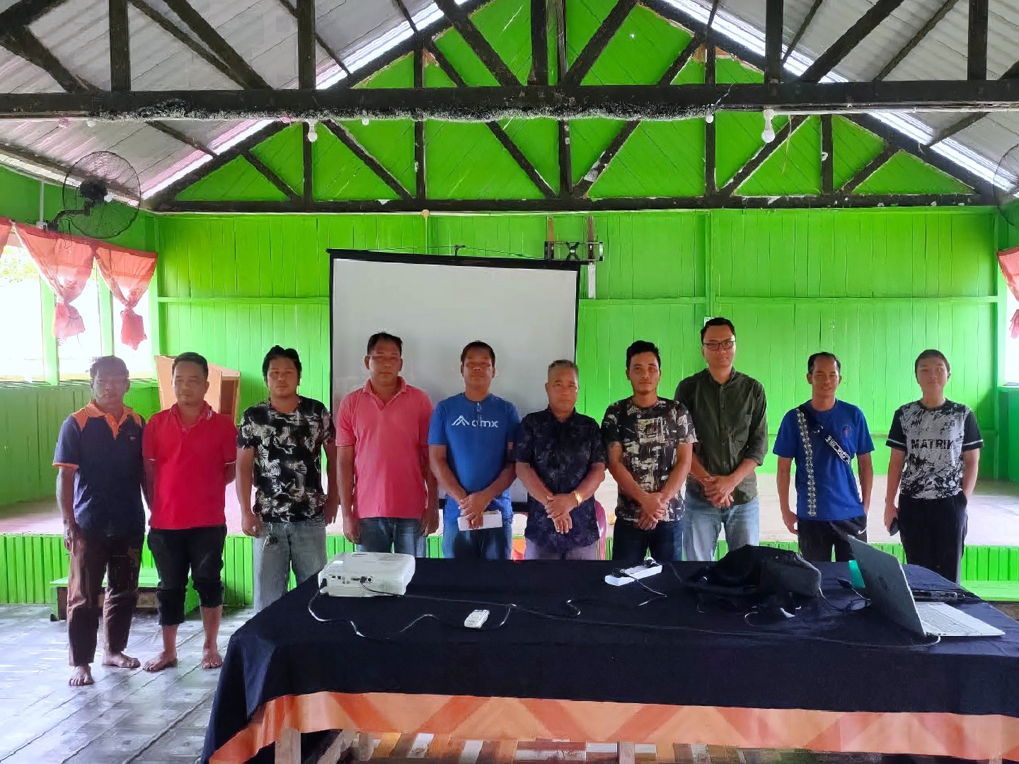 Picture with communities after briefing of cerificates of SFDSB.